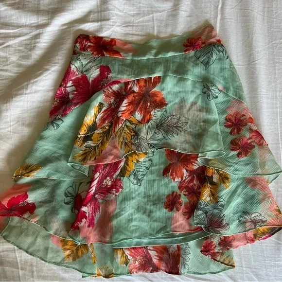 NWOT Express Floral Layered Skirt - Multicolor - Picture 3 of 5